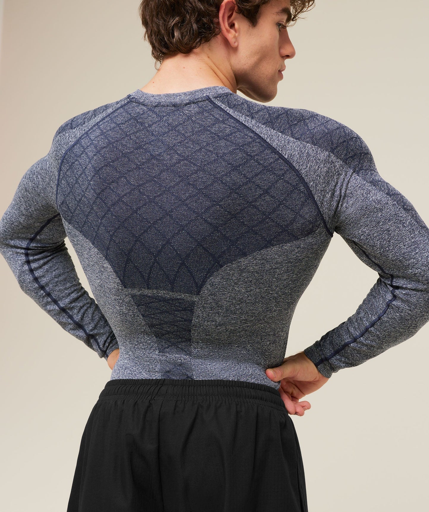 Devant Seamless Long Sleeve T-Shirt - US 6800