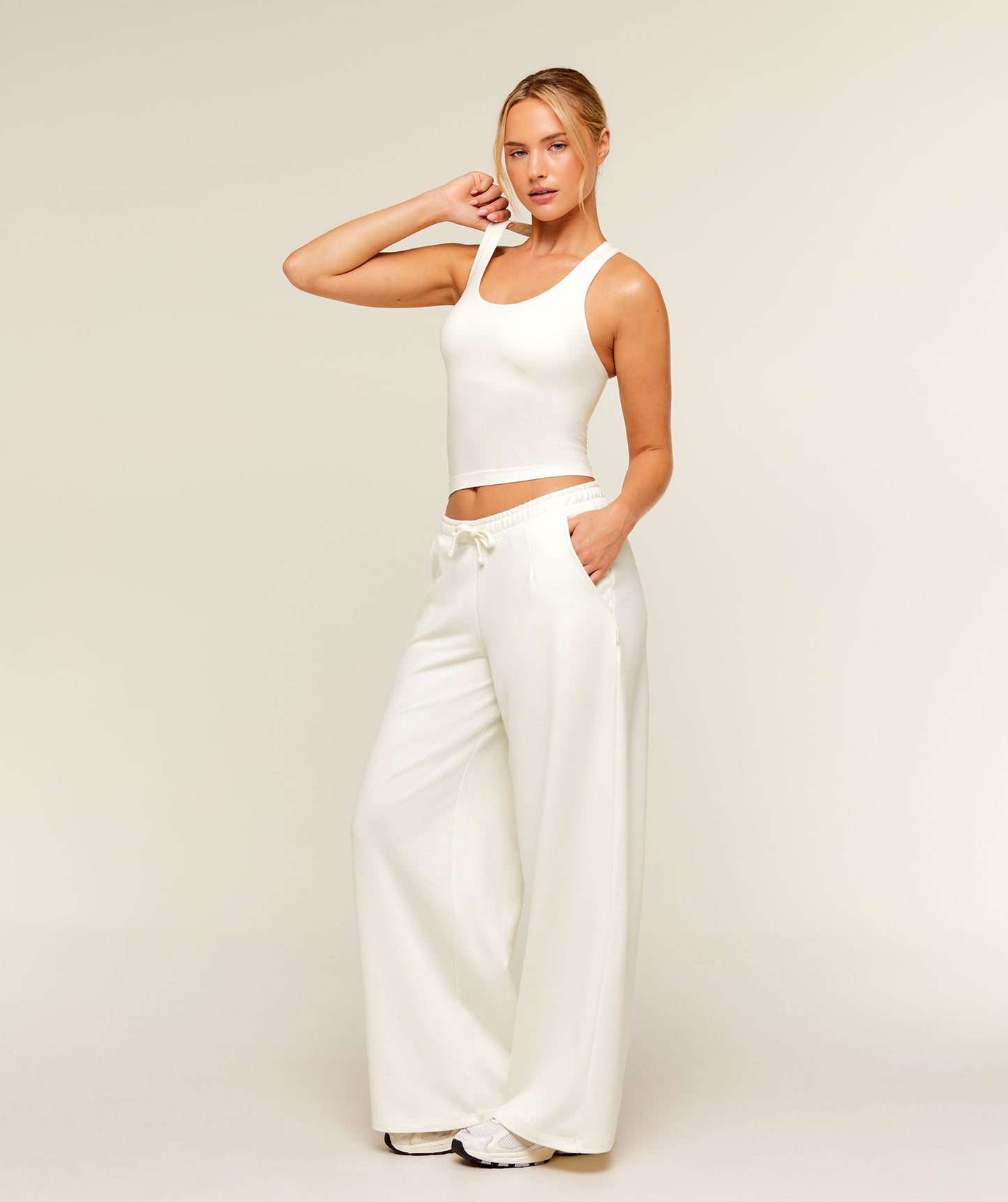 FeatherForm Tank - US 7724