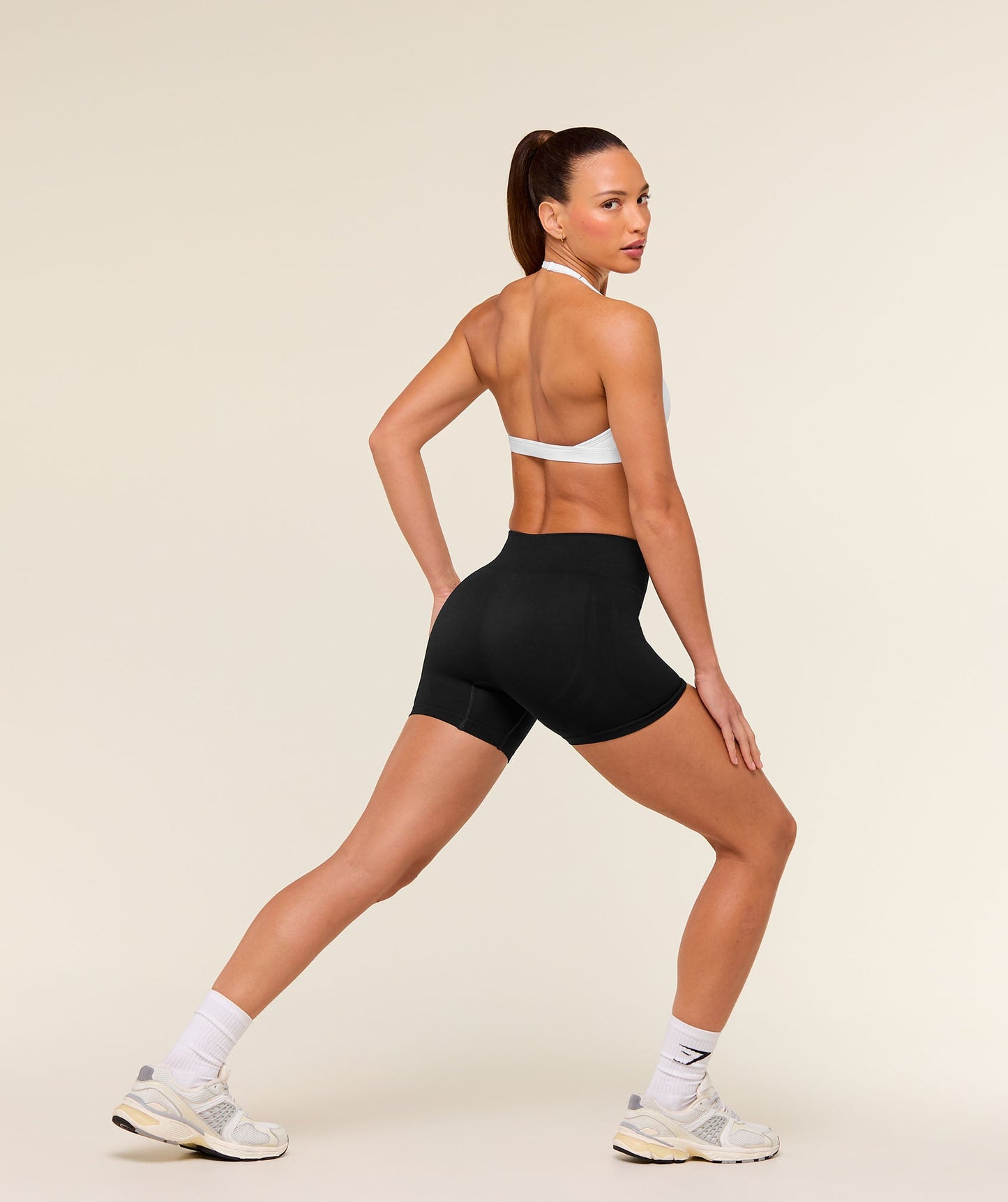 Minimal Halterneck Sports Bra - US 8682