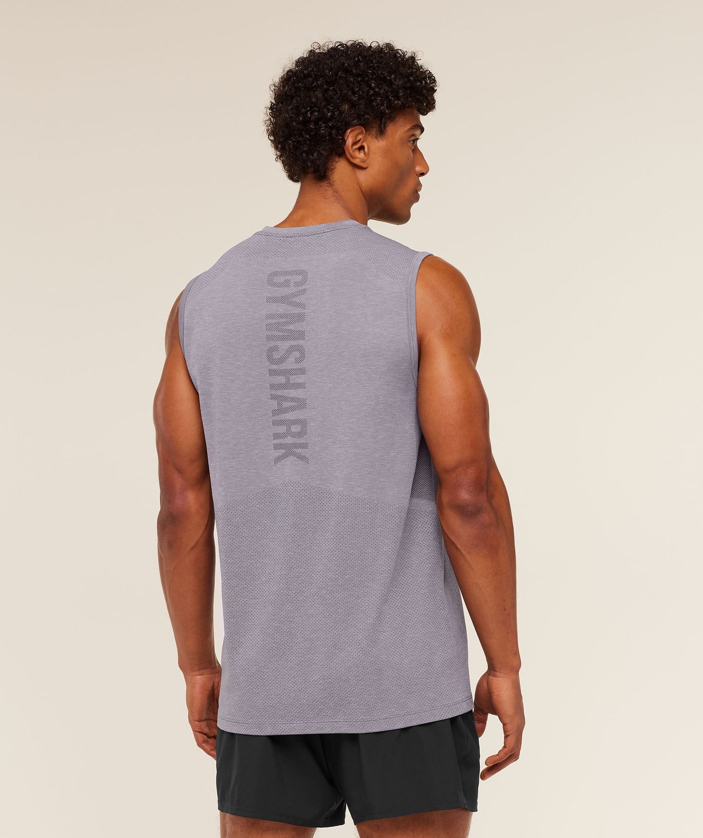 Lightweight Seamless Tank - US 8933